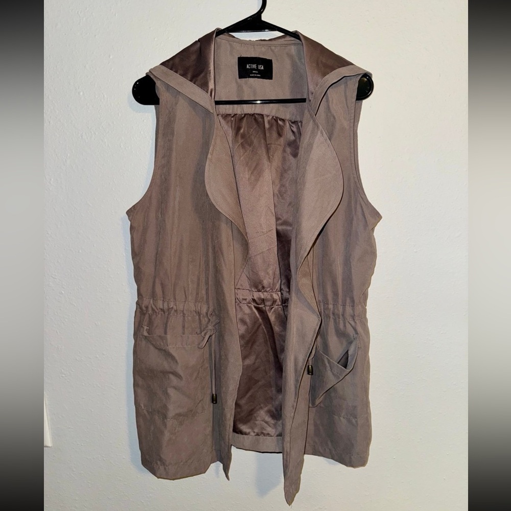 Active USA Women's Brown Sleeveless Vest